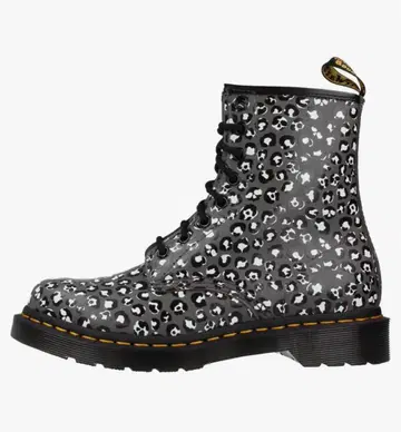 Dr. Martens 8홀 부츠 레오파드
