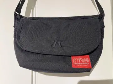 바나나맨 x 맨해튼 포티지 MessengerBag 블랙 자수