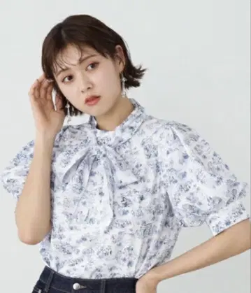 JILL by JILLSTUART 치스갈라 프린트 블라우스