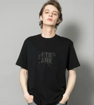 JOHN LAWRENCE SULLIVAN 블랙 티셔츠 AFTER DARK