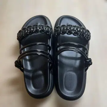 블랙 러버솔 통굽 샌들 데시구알