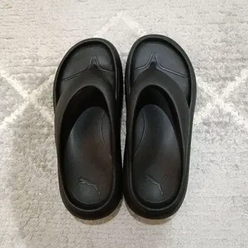 Puma 블랙 비치 샌들 플러터 플립