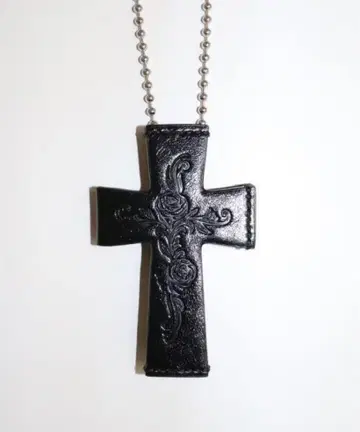 SCULPTOR 십자가 목걸이 크로스 스트랩 월렛