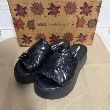 멜리사 통굽 샌들 꽃 블랙
