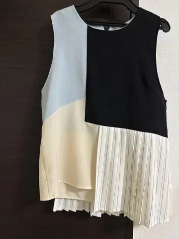 민소매 컬러 블록 상의