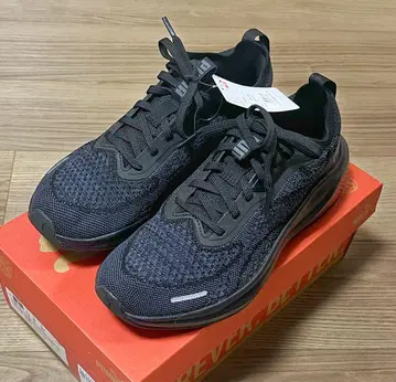 새상품 PUMA 스카이로켓 라이트 엔지니어드 러닝 27cm