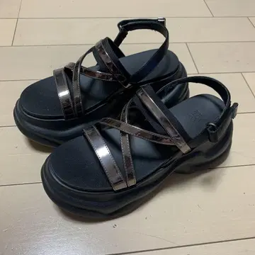 통굽 스포츠 샌들 블랙