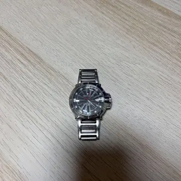 Tommy 손목시계