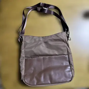 브라운 숄더백 나일론/가죽