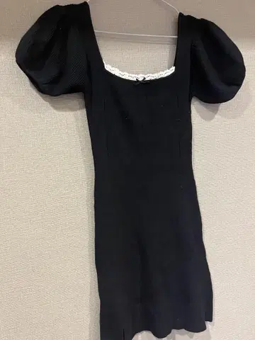 Darich 블랙 니트 미니 원피스 반팔