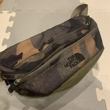 THE NORTH FACE 카모플라쥬 바디백