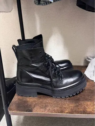ZARA 가죽 레이스업 부츠