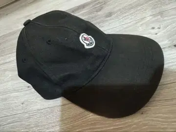 MONCLER 블랙 캡 L
