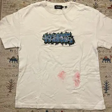 XLARGE 그래피티 프린트 티셔츠