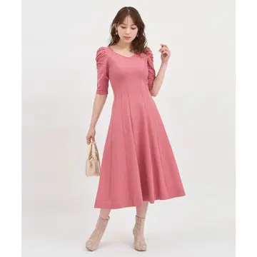 [새상품급] Royal Party 다이아 넥 파워 숄더 플레어 원피스