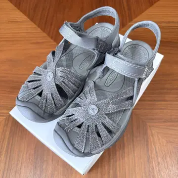 [시착만 한 상품] keen 킨 우먼 로즈 샌들 그레이 23.5cm