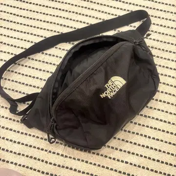 THE NORTH FACE 바디백 블랙