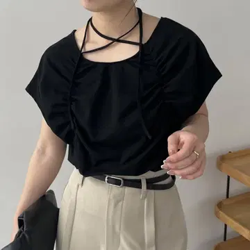 CAPRICIEUX LE'MAGE 개더 프렌치 티셔츠 블랙