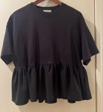yori 요리 헴 프릴 와이드 Tee 블랙