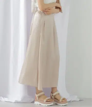 jill by jillstuart 샴브레이 새틴 랩스커트 베이지