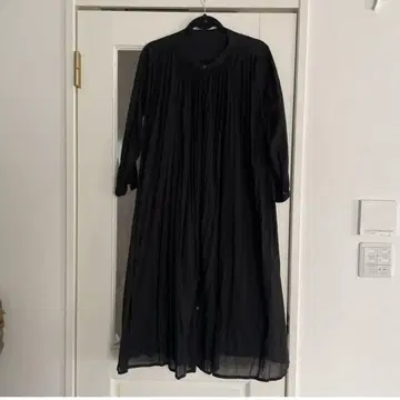 저널 스탠다드 블랙 플리츠 디자인 긴팔 원피스