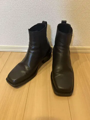 ZARA 리얼 가죽 사이드 고어 스퀘어토 부츠