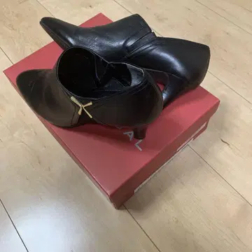 REGAL 블랙 가죽 부티