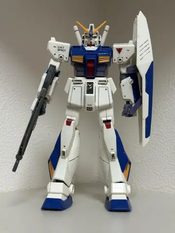 HG 1/144 건담 NT-1 알렉스