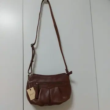 [미사용 새상품] 다코타 숄더백 브라운