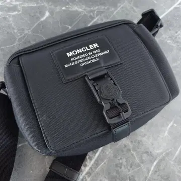 미사용 새상품 MONCLER NAKOA 크로스 바디백 블랙