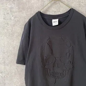 ZARA 스컬 티셔츠 반팔 블랙 엠보싱 가공 사이즈 40 남성용
