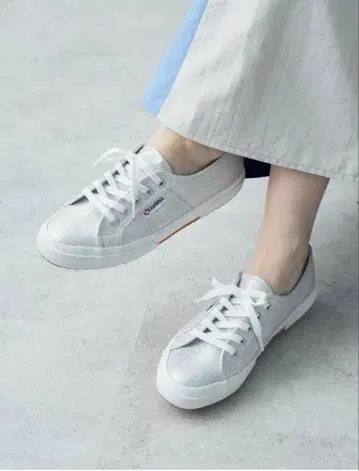 새상품 SUPERGA 스페르가 실버 라메 36 사이즈