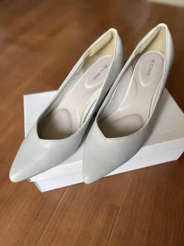 [새상품] COMME CA ISM 펌프스 24.5cm 라이트 그레이