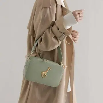 이아파피요네 브루클린 참 기린 스퀘어 숄더백 그린