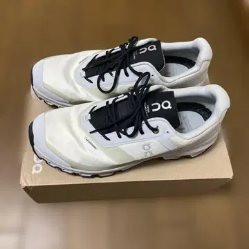 On cloudventure waterproof giacier/black