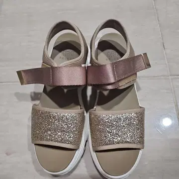 글리터 장식 베이지 샌들 M