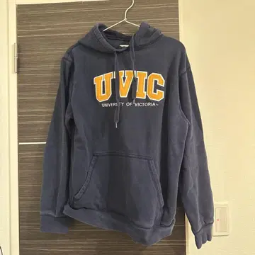 UVIC 후드티 네이비