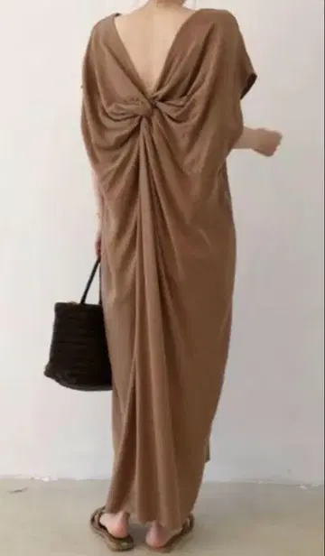 [ AMAJI ] 백 드레이프 롱 원피스 FRAY I.D ZARA 안티카