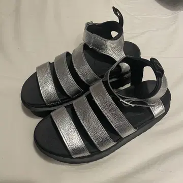 Dr.Martens/닥터마틴 통굽 샌들 실버 UK5 사이즈