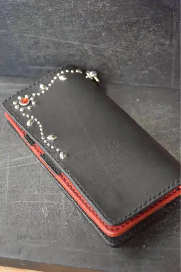 스터드 장식 가죽 장지갑