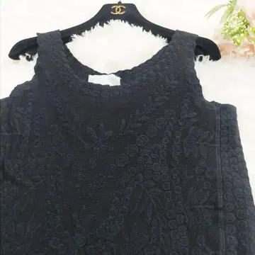 BEARDSLEY 워셔블 총 자수 스트레치 슬리브리스 티셔츠