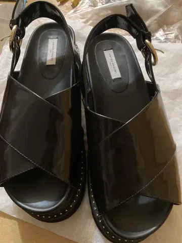 UNITED ARROWS BLACK 크로스 샌들 37