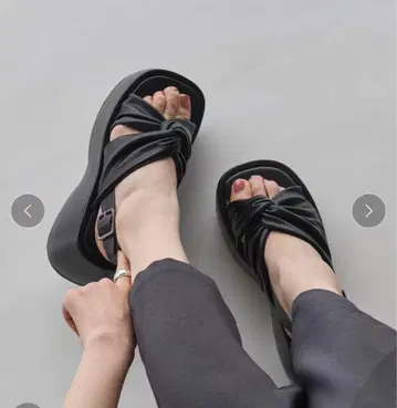 [ UNITED TOKYO ] Padded Cross Sandal