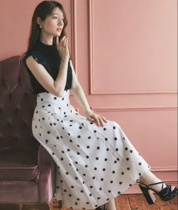 [새상품] tocco closet 도트 스커트 화이트