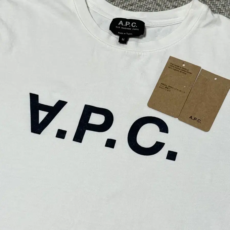 ★韓国の人気★【A.P.C.】★RAYMOND SHORT SLEEVE T SHIR.T★ A.P.C.(アーペーセー) Raymond Tシャツ メンズ(RAYMOND-T)の通販