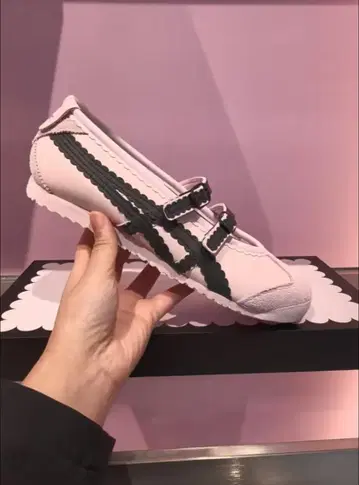 오니츠카타이거 핑크 발레 슈즈 24cm 미사용품