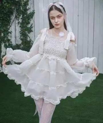 Lovilyn 라비린 숄더 리본 아이돌 원피스 화이트
