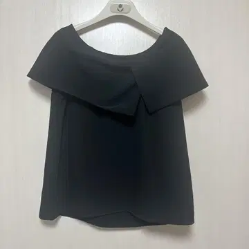 새상품급 노블 블랙 케이프 블라우스
