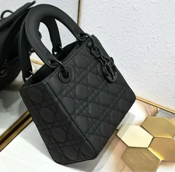 블랙 퀼팅 숄더백