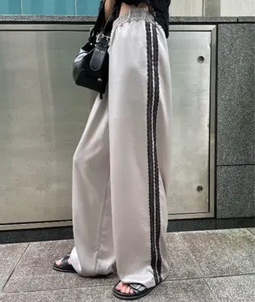 AIC. 레이스 테이프 새틴 이지 팬츠